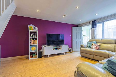 2 bedroom terraced house for sale, High Street, London Colney