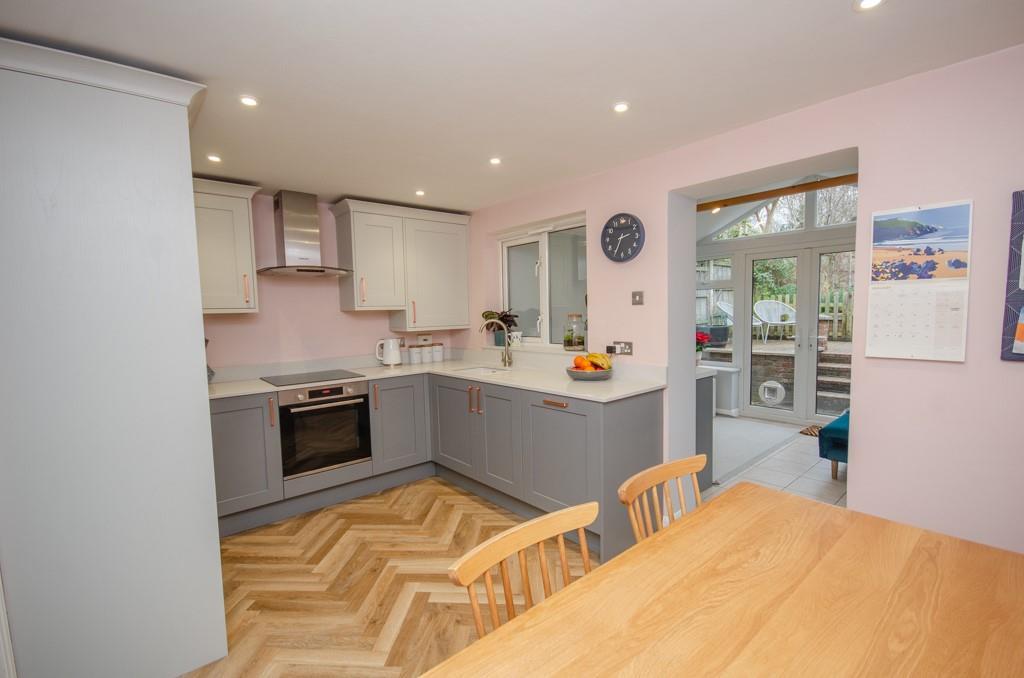Kitchen pic 2.jpg