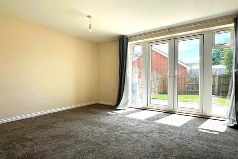 4 bedroom terraced house to rent, Bostock Road, Chichester, PO19