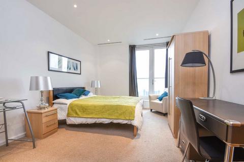 2 bedroom flat to rent, Millharbour, London E14