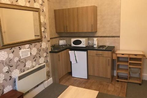 Studio to rent, Paget Road, Compton, Wolverhampton