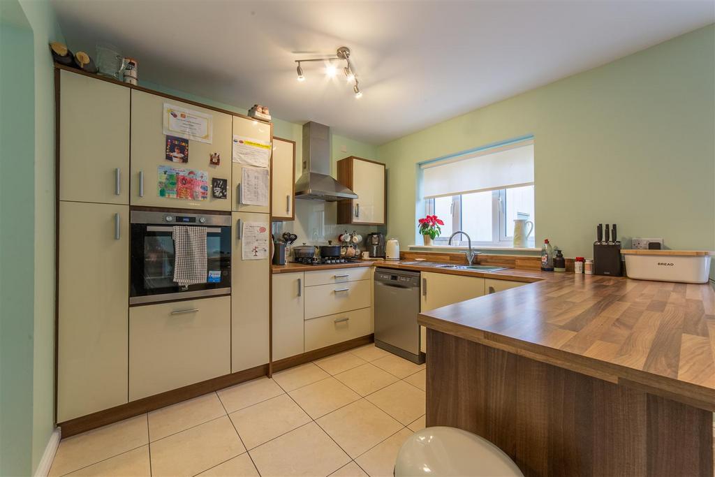 133 Parc Panteg-19.jpg