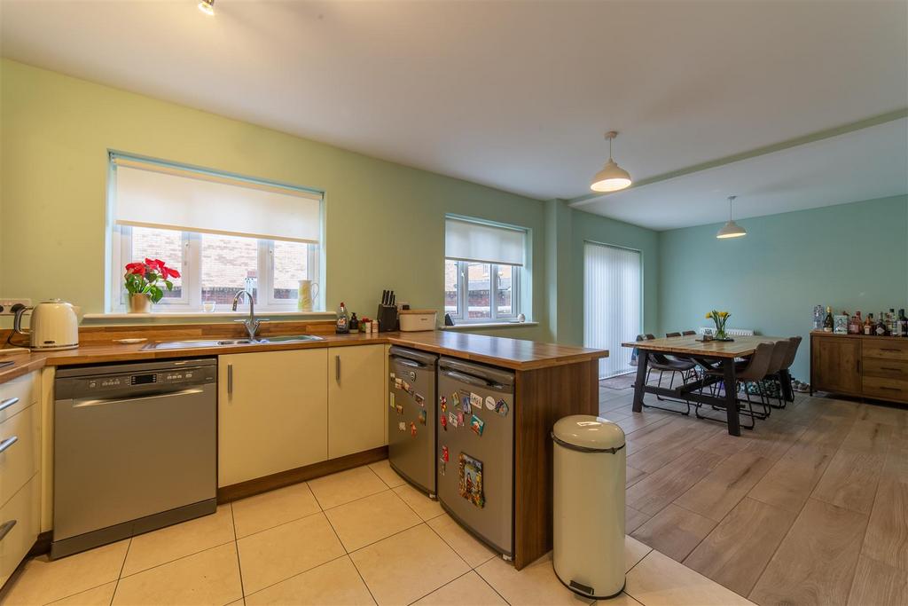 133 Parc Panteg-17.jpg