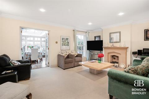 4 bedroom end of terrace house for sale, High Road, Chigwell