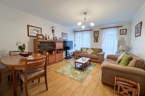 3 bedroom townhouse for sale, Benham Gardens, Hounslow TW4