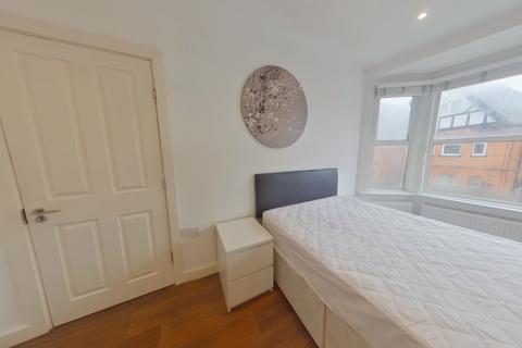 1 bedroom in a flat share to rent, 77 Cassio Road, Watford WD18