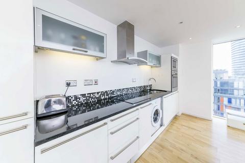 2 bedroom flat to rent, Millharbour, London E14