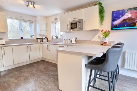 3 bedroom semi-detached house for sale, Mallards Way, Bicester