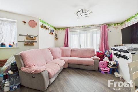 Flat 2, 1 Kenyon Way, Slough, SL3 8AL