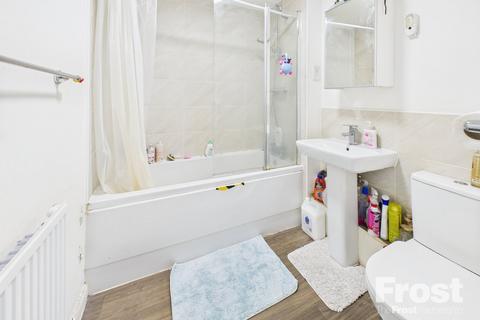 Flat 2, 1 Kenyon Way, Slough, SL3 8AL