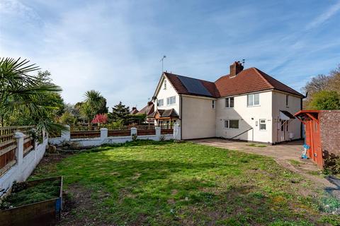 36 Park Avenue, Wombourne, Wolverhampton, WV5 0ND