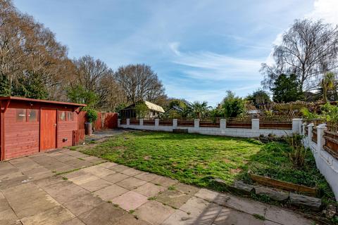 36 Park Avenue, Wombourne, Wolverhampton, WV5 0ND