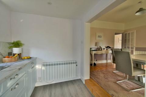 2 bedroom flat for sale, Collington Avenue, Bexhill-on-Sea, TN39