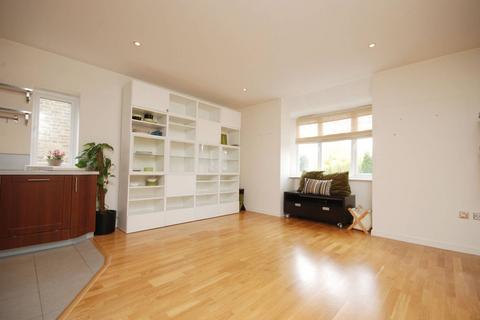 2 bedroom flat to rent, Britannia Road, Surbiton, KT5