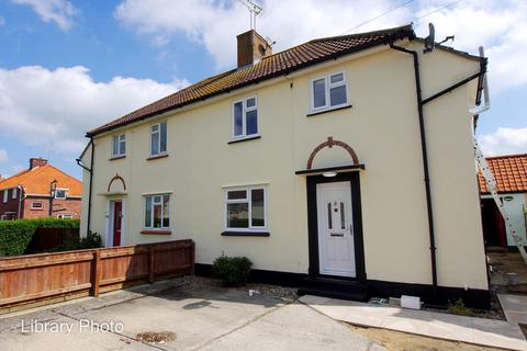 3 bedroom semi-detached house to rent, Bradfield Avenue, Hadleigh, IP7