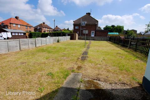 3 bedroom semi-detached house to rent, Bradfield Avenue, Hadleigh, IP7