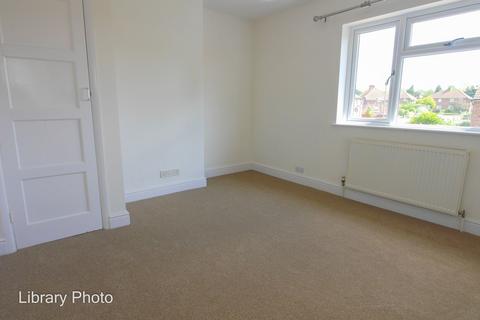 3 bedroom semi-detached house to rent, Bradfield Avenue, Hadleigh, IP7