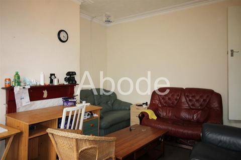 2 bedroom house to rent, Woodside Avenue, Burley, Leeds