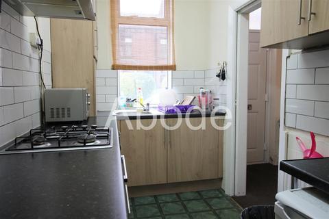 2 bedroom house to rent, Woodside Avenue, Burley, Leeds