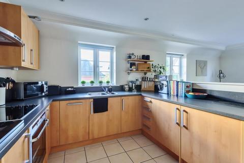 2 bedroom flat for sale, Newbury,  Berkshire,  RG14