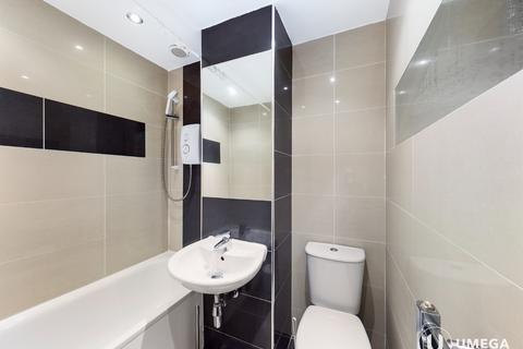 4 bedroom apartment to rent, Holyrood Road, Holyrood, Edinburgh, EH8