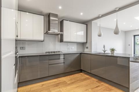 12 Blakes Terrace, New Malden, KT3 6ET