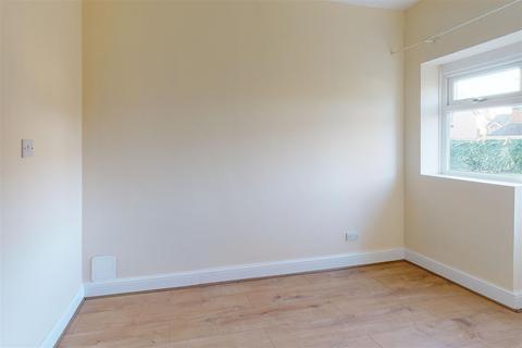 1 bedroom apartment to rent, Raglan Road, Knaphill, Woking, Surrey, GU21