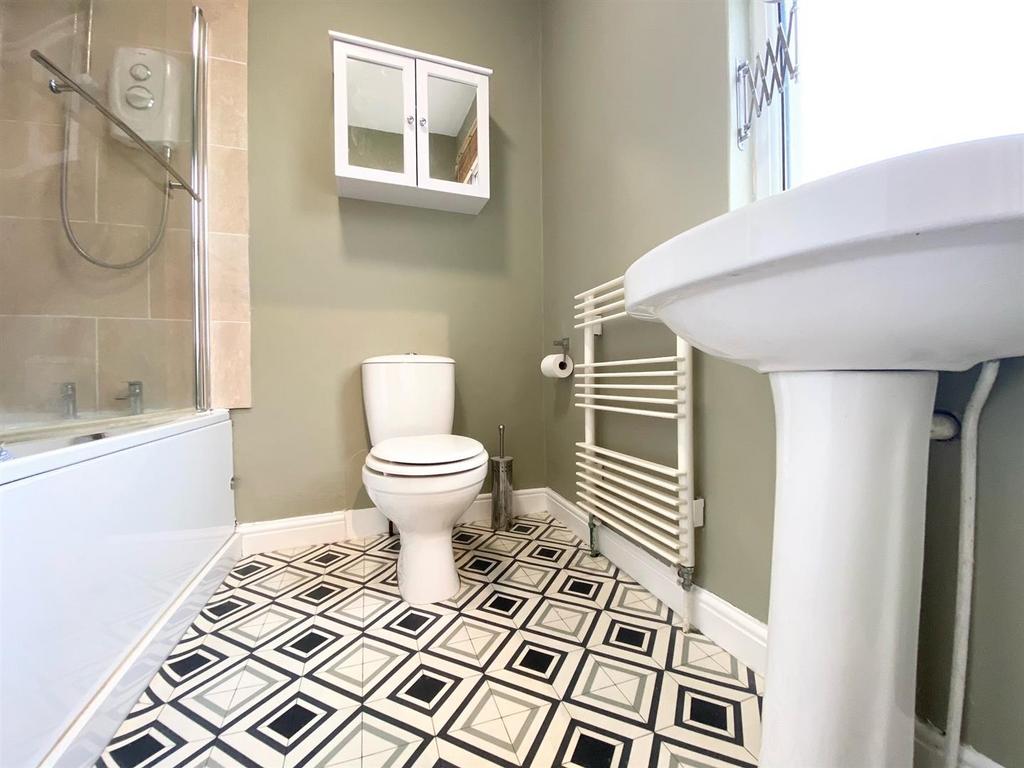 Bathroom 2.jpg