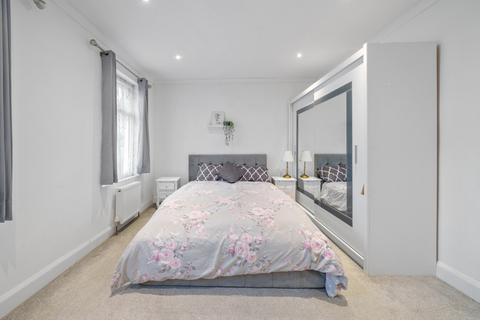 17 Credon Road, London, E13 9BS