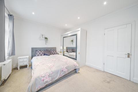 17 Credon Road, London, E13 9BS