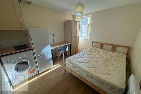 Studio to rent, Bramble Street, Coventry