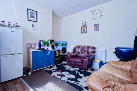 2 bedroom house to rent, Autumn Grove, Hyde Park, Leeds