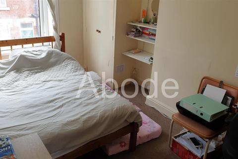 2 bedroom house to rent, Autumn Grove, Hyde Park, Leeds