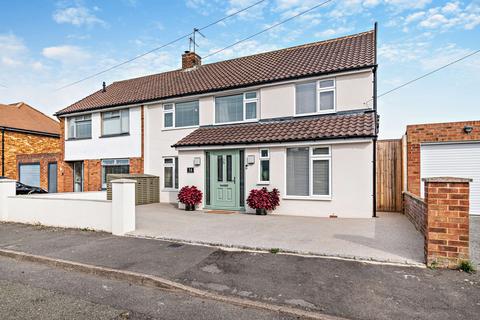 14 Cawcott Drive, Windsor, SL4 5PU
