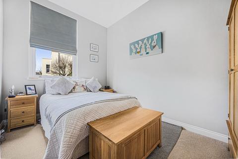 Flat 5, 20 Clarence Square, Cheltenham, GL50 4JP