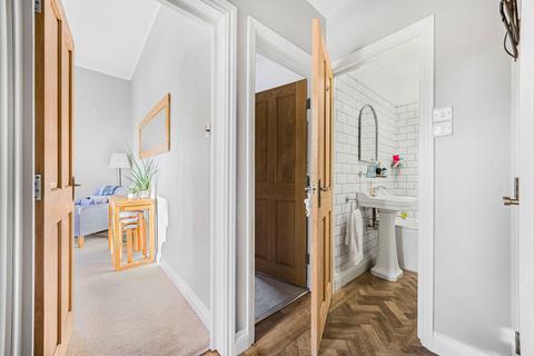 Flat 5, 20 Clarence Square, Cheltenham, GL50 4JP