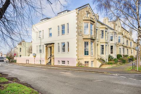 Flat 5, 20 Clarence Square, Cheltenham, GL50 4JP