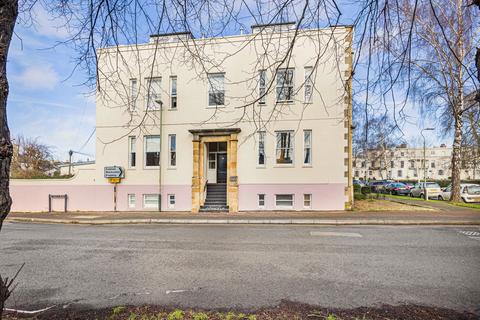 Flat 5, 20 Clarence Square, Cheltenham, GL50 4JP
