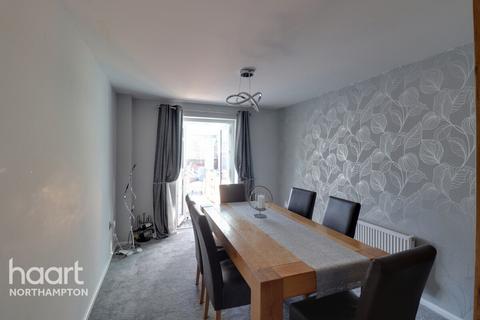 4 bedroom detached house to rent, Woodlands, Northampton