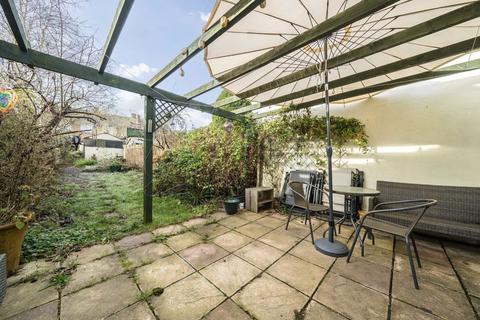 3 bedroom house to rent, Ashridge Way, Sunbury-On-Thames TW16