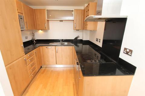 2 bedroom flat to rent, Magellan House, Leeds Dock