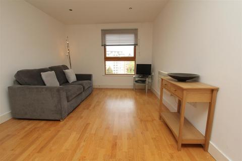 2 bedroom flat to rent, Magellan House, Leeds Dock