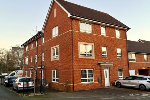 2 bedroom flat to rent, Charles Arden Close, Hampshire SO16