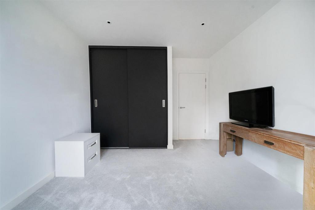 Bedroom (3).jpg