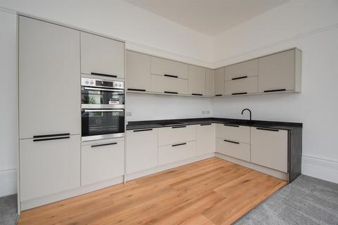 3 bedroom flat for sale, Holmesdale Gardens, Hastings