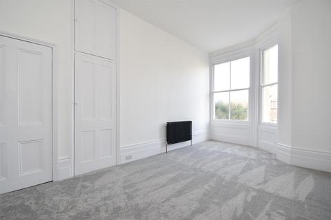 3 bedroom flat for sale, Holmesdale Gardens, Hastings