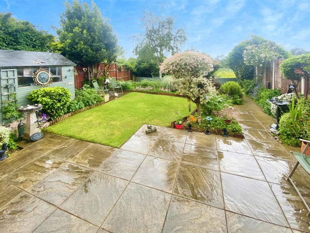 6dffd984-Garden 201.jpg