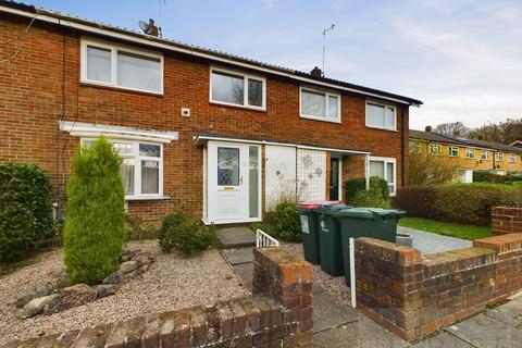 3 bedroom terraced house to rent, Wold Close, Crawley RH11