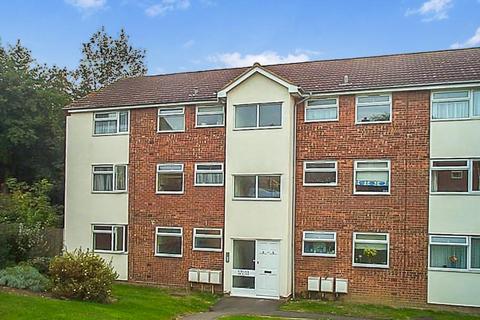 2 bedroom flat to rent, Firsgrove Crescent, Brentwood