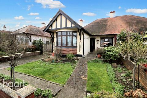 2 bedroom semi-detached bungalow for sale, Midhurst Avenue, Westcliff-On-Sea